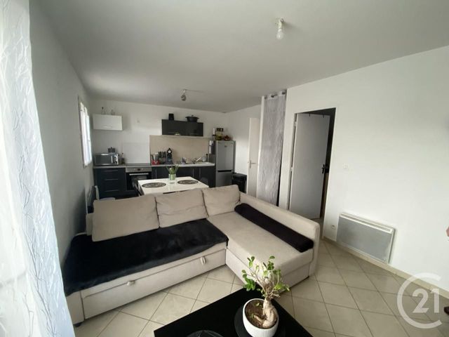 Appartement F2 à louer - 2 pièces - 38.4 m2 - GRANDFRESNOY - 60 - PICARDIE - Century 21 Agence Collin