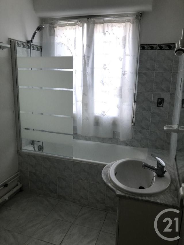 Afficher la photo en grand Appartement F3 à louer - 3 pièces - 61.48 m2 - COMPIEGNE - 60 - PICARDIE - Century 21 Agence Collin