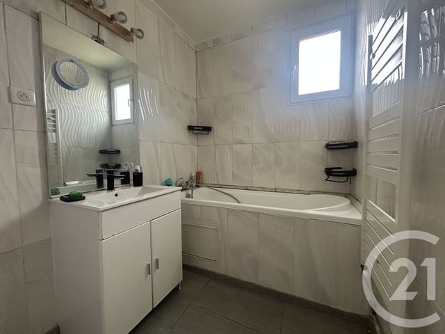 Appartement F3 à louer - 3 pièces - 52.79 m2 - CREIL - 60 - PICARDIE - Century 21 Agence Collin