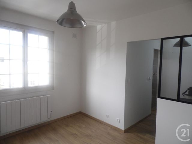Appartement Studio à louer - 1 pièce - 16.86 m2 - LAMORLAYE - 60 - PICARDIE - Century 21 Agence Collin