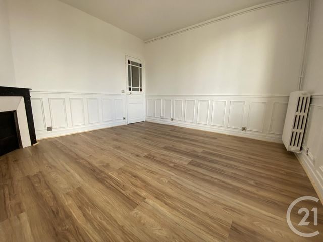 Appartement F2 à louer - 2 pièces - 43.87 m2 - CHANTILLY - 60 - PICARDIE - Century 21 Agence Collin