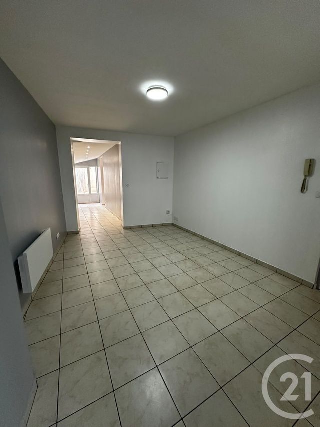 Appartement à louer - 2 pièces - 49.0 m2 - ST QUENTIN - 02 - PICARDIE - Century 21 Agence Collin